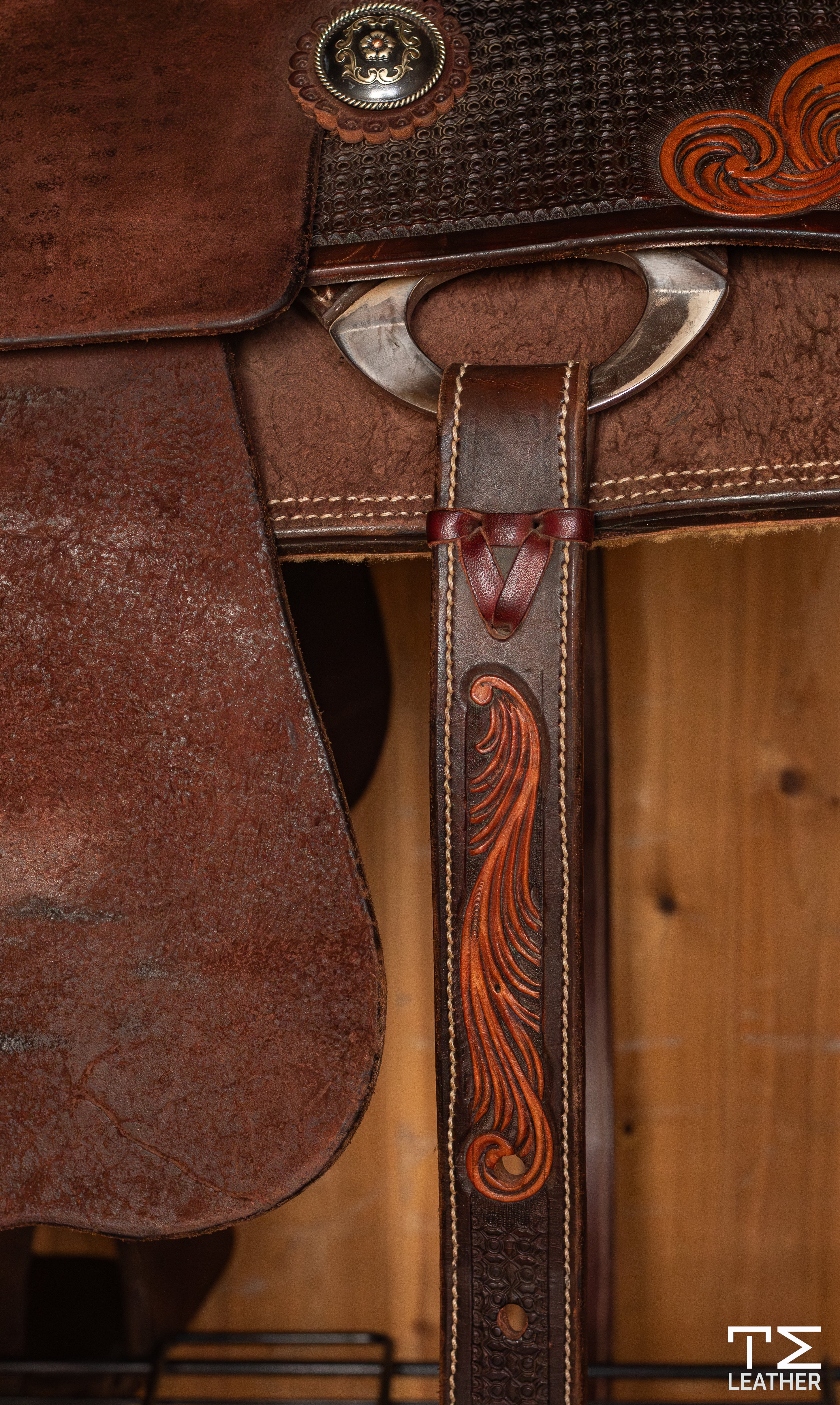 Team Roper Saddle 13.5" Chocolate Roughout 1/2 Floral & Waffle Carved Two-Toned