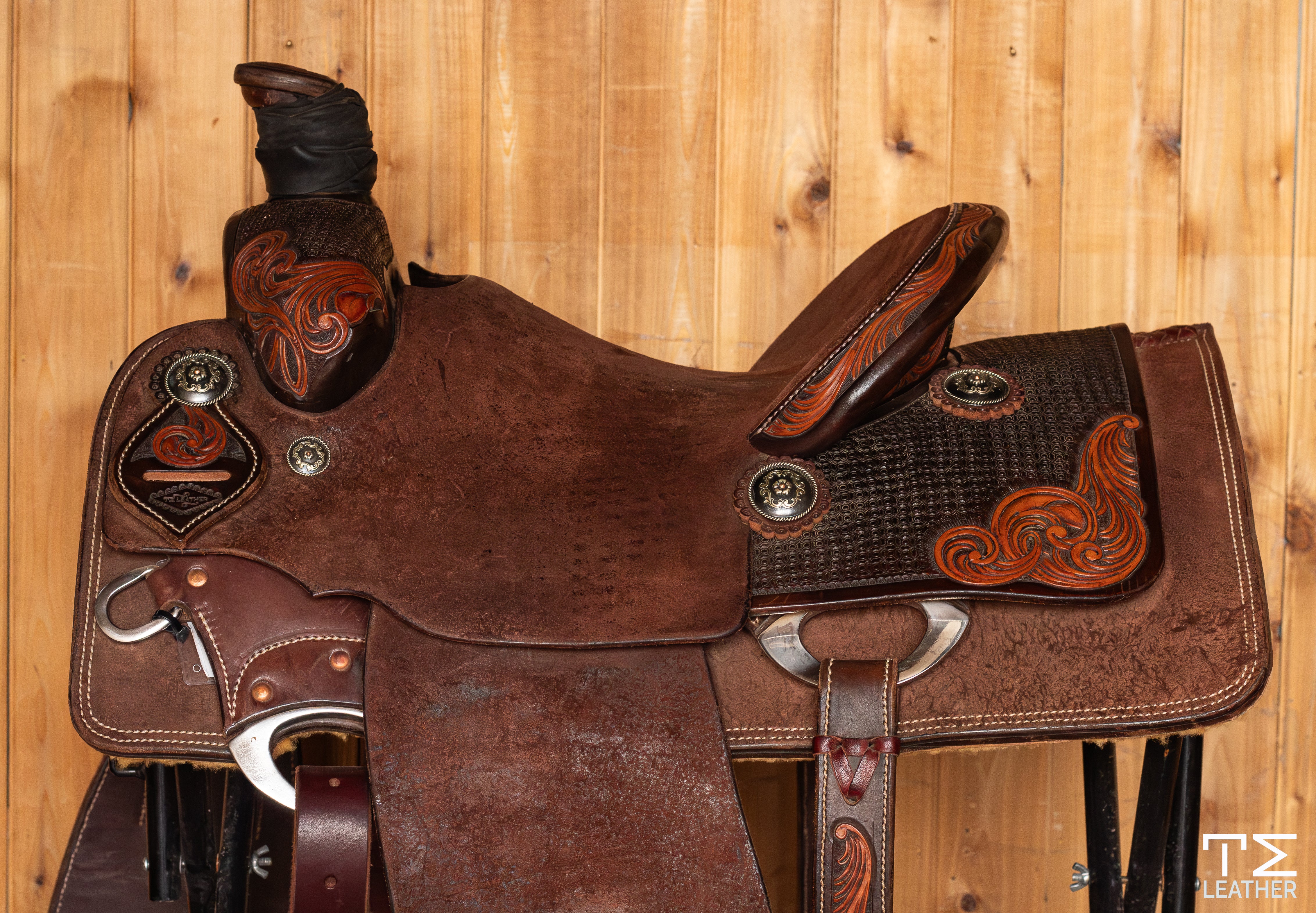 Team Roper Saddle 13.5" Chocolate Roughout 1/2 Floral & Waffle Carved Two-Toned